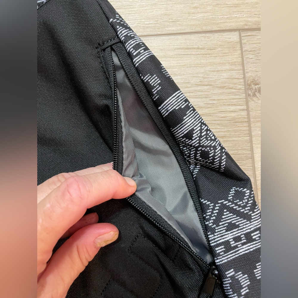 Kavu black white Paxton 25th anniversary sling rope bag - Picture 9 of 11